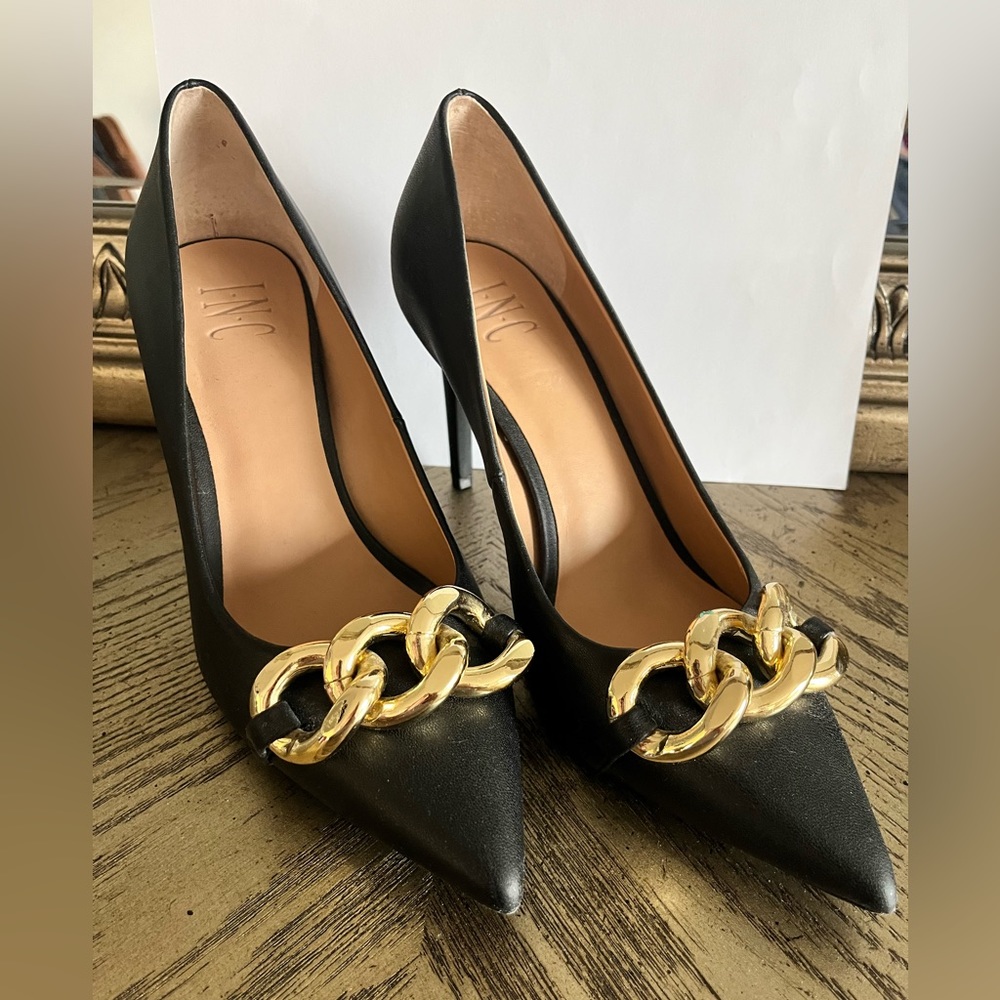 *NEW* INC International Concepts Black Heels Pumps w/ Gold Chain Size 9